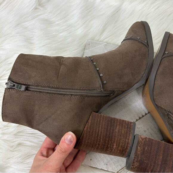 Report Studded Pointed Toe Stacked Heel Booties Size 9 - Picture 10 of 12